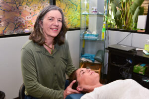Dr_M_Nielsen_Chiropractic_Neurology_Los_Gatos-9156 Dr. Marianne Nielsen applies chiropractic neurology techniques to a patient at her Los Gatos, CA clinic.